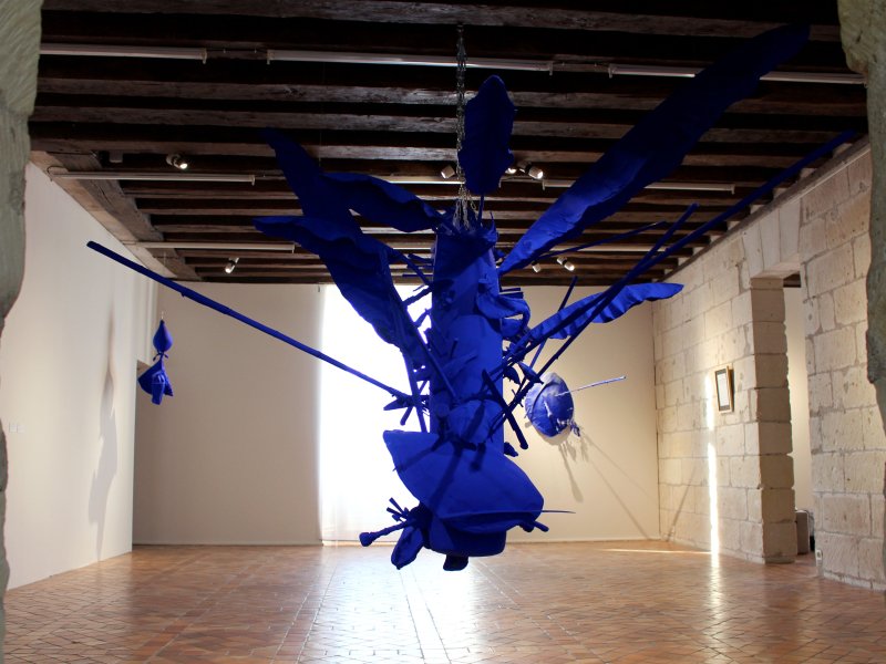 Le grand lustre bleu